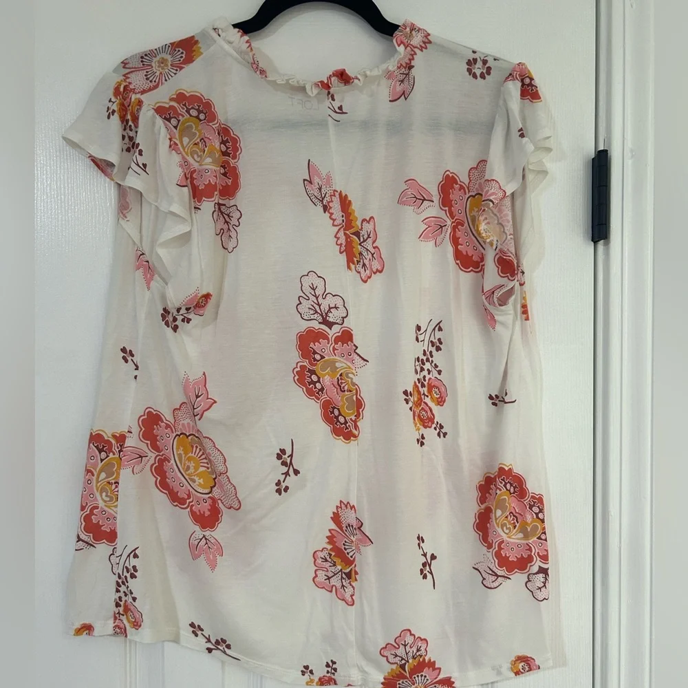 Floral flowy v-neck shirt - Picture 3 of 3
